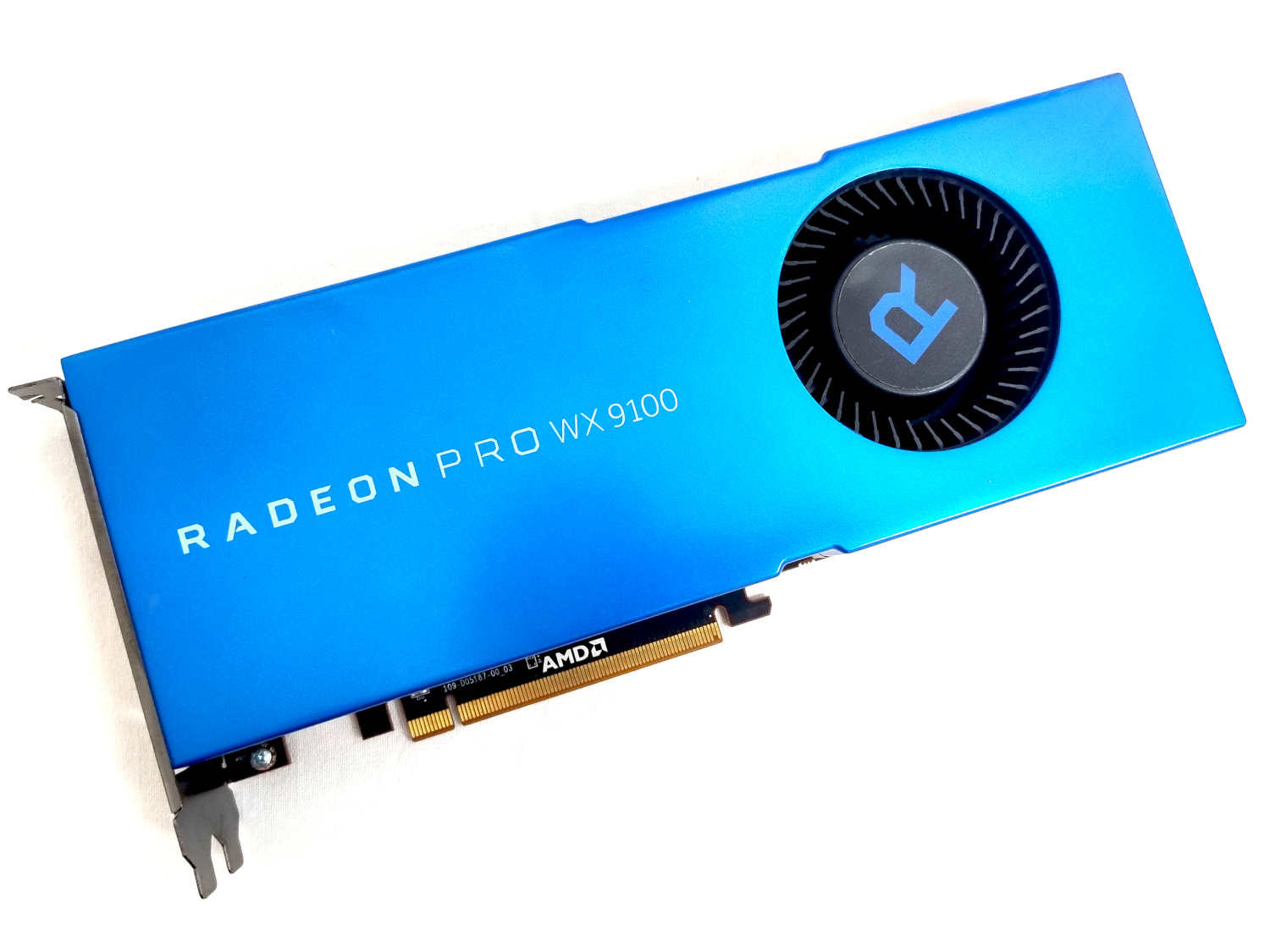 AMD Radeon Pro WX 9100 16GB HBM2 GPU Dual Slot PCIe x16 3.0